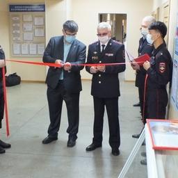 Учебно-методический центр торжественно открыли директор Амурского филиала Всемирного фонда дикой природы Петр ОСИПОВ и начальник Владивостокского филиала Дальневосточного юридического института МВД России Виктор НЕКРЫТЫЙ