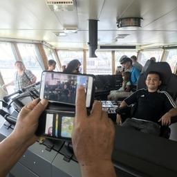 По данным организаторов, легендарные парусники и боевые суда поселили не менее 3 тыс. жителей и гостей города. Фото пресс-службы администрации Приморья