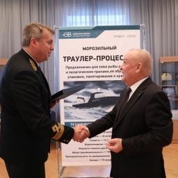 Генеральный директор компании «Акрос» Александр ИСАКОВ и гендиректор Северной верфи Игорь ПОНОМАРЕВ. Фото пресс-службы предприятия
