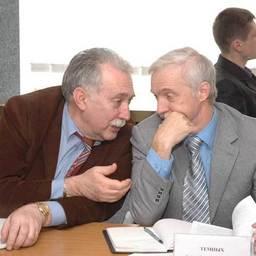 Генеральный директор ООО НПКА «Нереида» Виктор ПОКОТИЛОВ и генеральный директор ОАО «Южморрыбфлот» Александр ТЕМНЫХ