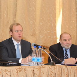 Заместитель руководителя Росрыболовства Василий СОКОЛОВ и директор ТИНРО-Центра Лев БОЧАРОВ