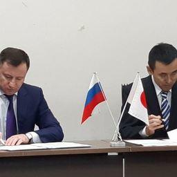 Протокол по итогам сессии подписали заместитель руководителя Росрыболовства Петр САВЧУК и начальник Управления развития воспроизводства Департамента рыболовства Министерства сельского, лесного и рыбного хозяйства Японии Масаки ХОСИНА. Фото пресс-службы Росрыболовства