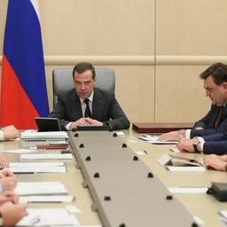 О подписании постановления об отмене устаревших актов глава правительства Дмитрий МЕДВЕДЕВ рассказал на совещании с вице-премьерами. Фото пресс-службы правительства