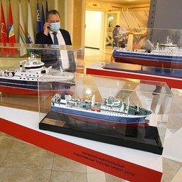 Выставка экспонатов Объединенной судостроительной корпорации в Совете Федерации. Фото пресс-службы СФ