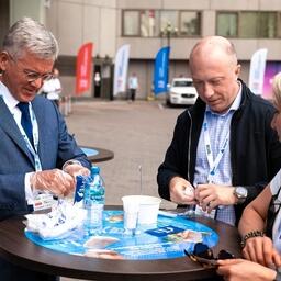 Президент Всероссийской ассоциации рыбопромышленников Герман ЗВЕРЕВ, президент Ассоциации добытчиков минтая Алексей БУГЛАК и руководитель программы продвижения «Дальневосточный минтай» Елена БОРИСЕНКО. Фото пресс-службы АДМ