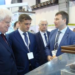 Seafood Expo Global / Seafood Processing Global 2018. На стенде Южно-Курильского рыбокомбината – руководитель Росрыболовства Илья ШЕСТАКОВ в сопровождении посла России в Бельгии Александра ТОКОВИНИНА и постоянного представителя РФ при ЕС Владимира ЧИЖОВА
