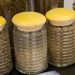 Корма для разных видов рыбы на выставке «Золотая осень»