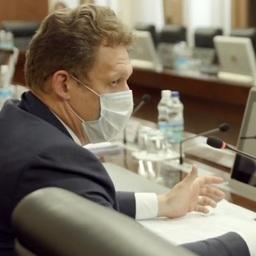 Врио министра рыбного хозяйства Камчатского края Андрей ЗДЕТОВЕТСКИЙ. Кадр видео с заседания