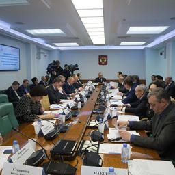 Рабочая группа Совета Федерации рассмотрела резонансный законопроект о продаже 50% крабовых квот через аукционы. Фото пресс-службы СФ