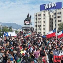 Протесты в Чили наносят ущерб местному лососеводству. Фото Carlos Figueroa