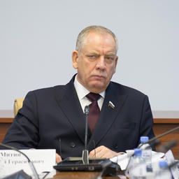 Руководитель рабочей группы по мониторингу принятия нормативно-правовых актов в сфере рыболовства и аквакультуры Совета Федерации Сергей МИТИН. Фото пресс-службы СФ