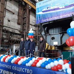 Закладка первого краболова на «Восточной верфи» во Владивостоке в ноябре 2019 г. с участием вице-премьера – полпреда президента в ДФО Юрия ТРУТНЕВА и губернатора Приморского края Олега КОЖЕМЯКО