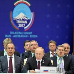 Глава государства Владимир ПУТИН и российская делегация на встрече с лидерами Ирана и Азербайджана. Фото пресс-службы президента РФ