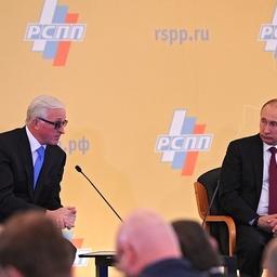Президент Российского союза промышленников и предпринимателей Александр ШОХИН и глава государства Владимир ПУТИН на пленарном заседании съезда РСПП. Фото пресс-службы Кремля