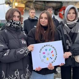 Экскурсия на судно в рамках проекта «Профессионалитет». Фото пресс-службы ГК «Антей»