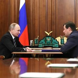 Президент Владимир ПУТИН провел встречу с заместителем председателя Правительства РФ Александром ХЛОПОНИНЫМ. Фото пресс-службы Кремля