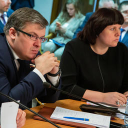 Депутат Государственной Думы Андрей АНДРЕЙЧЕНКО и сенатор Елена АФАНАСЬЕВА считают, что крабовые аукционы никогда не достигнут заявленных целей