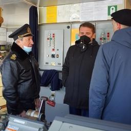Руководителю Росрыболовства Илье ШЕСТАКОВУ провели небольшую экскурсию по паруснику. Фото пресс-службы ФАР