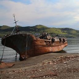 Брошенное судно на Курилах