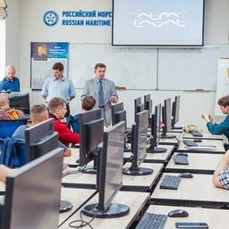 Специалисты «Альфа Лаваль» обучают судовых механиков и электромехаников Русской рыбопромышленной компании правилам эксплуатации современных сепараторов. Фото пресс-службы РРПК