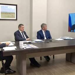 Предложения по мастер-плану президенту Владимиру ПУТИНУ озвучил губернатор Валерий ЛИМАРЕНКО. Фото пресс-службы правительства Сахалинской области