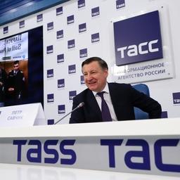 Экипажи и курсантов по телемосту поздравил замруководителя Росрыболовства Петр САВЧУК. Фото: Александр Щербак / ТАСС