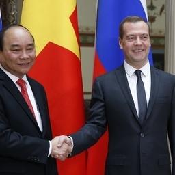 Вьетнамский премьер-министр Нгуен Суан Фук и глава Правительства РФ Дмитрий МЕДВЕДЕВ Фото пресс-службы кабмина